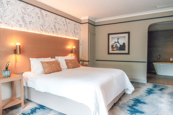 Signature Suite The Belfry Day 28945 Edit